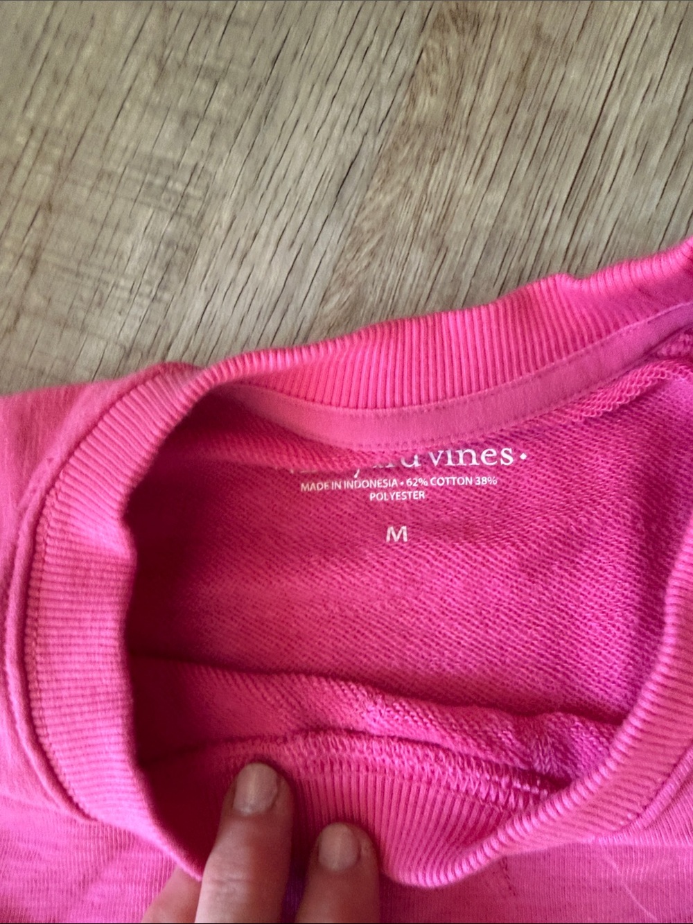 Vineyard Vines Hot Pink Logo Crewneck Sweatshirt - Picture 2 of 2